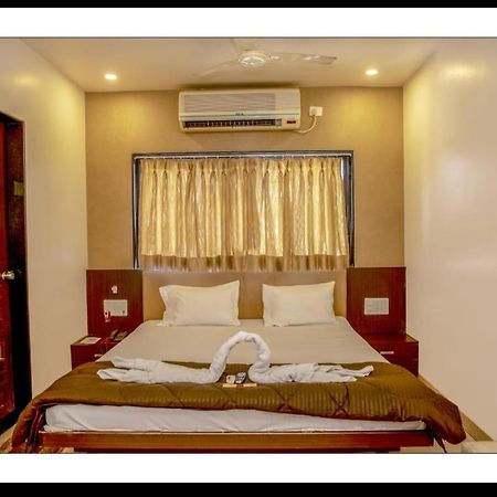 Hotel Sangram Palace Shirur Kültér fotó