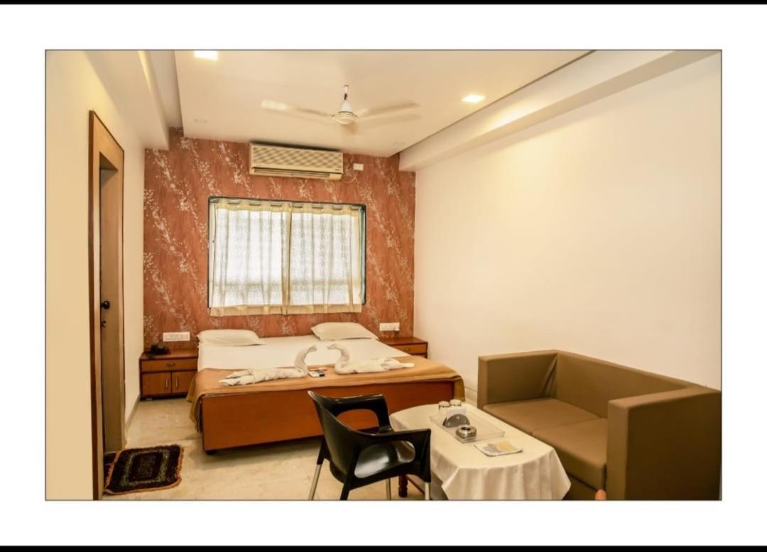 Hotel Sangram Palace Shirur Kültér fotó